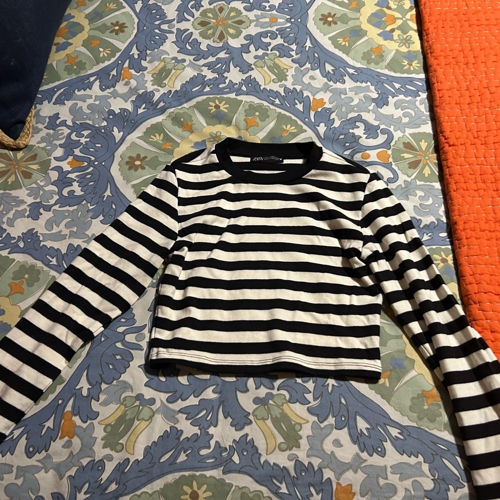 EUC Zara Striped Black and White Cropped  Long Sleeve Top - Size Medium